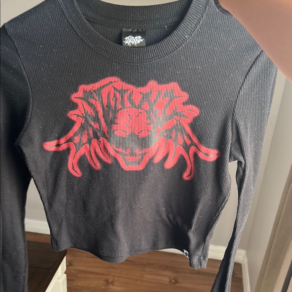 Zumiez Black and Red Graphic Long Sleeve Top